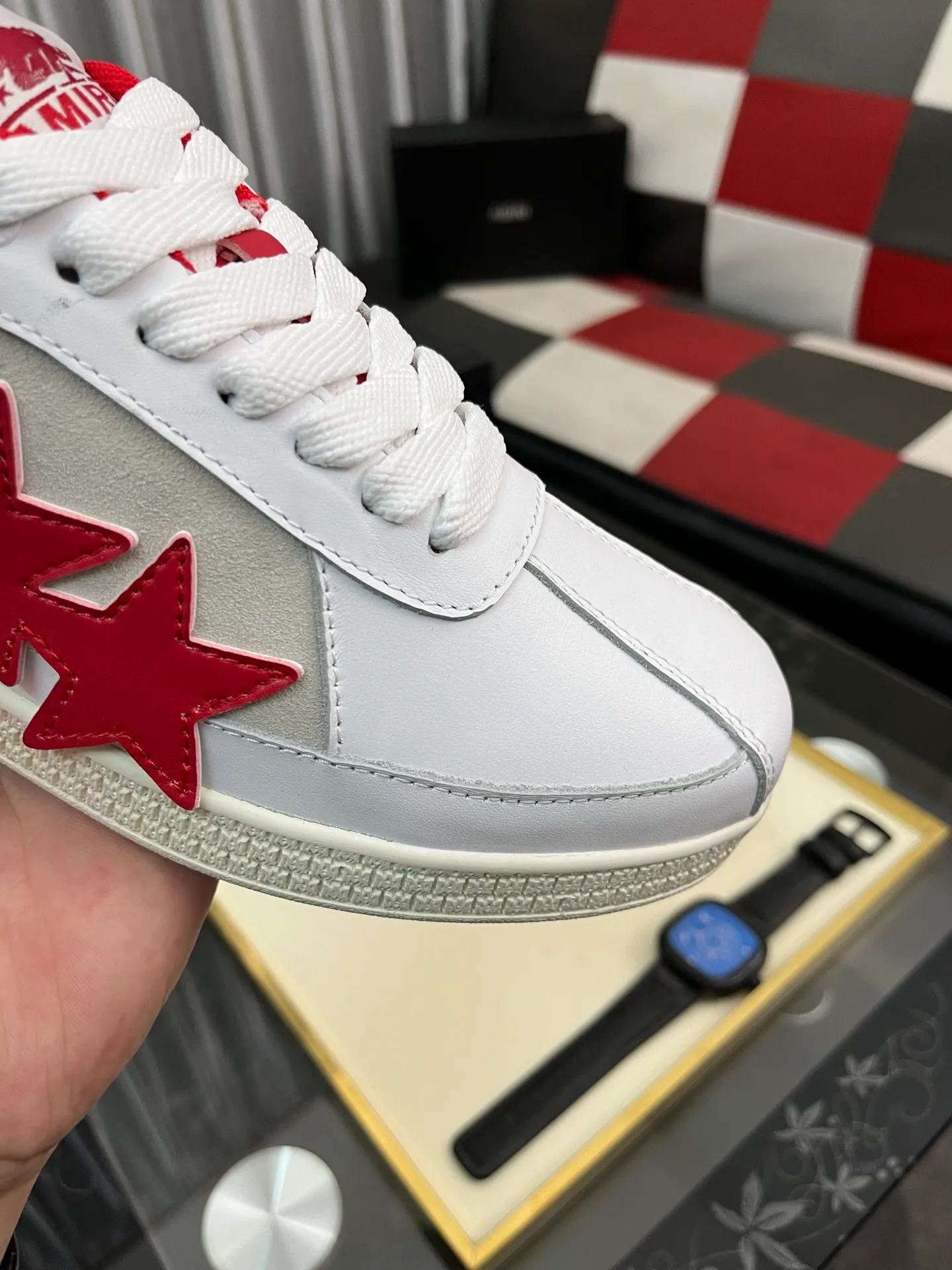 Men's shoes 💰420⌚️⌚️《AMIR*》New men's low-top casual sports sneakers bone shoes, another pair of irresistible bone shoes. Bone shoes are one of AMIRI's most popular items. They use first-layer cowhide uppers. The side bones are made of two cowhide laminations. They have a three-dimensional feel. The leather incisions are all oil-edged. Contrasting color design. Simple style. Fashionable sports. Customized metal LOGO nameplate to embellish shoelaces. Exclusive control of top version. Supports comparison. Breathable mesh lining Original rubber outsole A must-have item for daily leisure Suitable for various occasions Check it out if you pursue high quality Super cool uppers Size: 38-446️⃣ Colors available